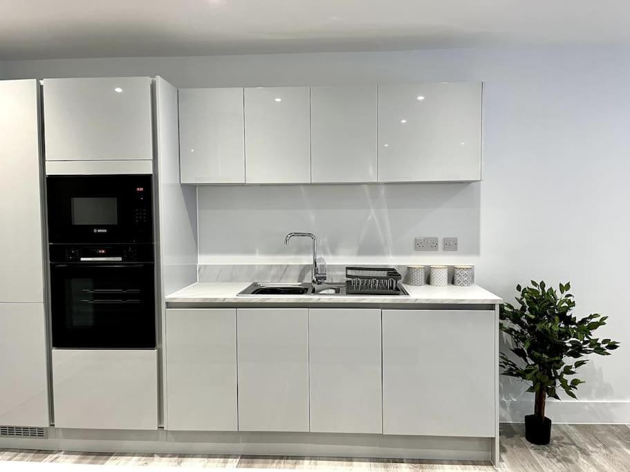 Вилла Luxury 3 Bed House W Parking & Garden! 1 Борнмут Экстерьер фото